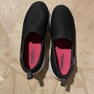 Skechers Women's Go Walk Joy-Sensational Day Sneaker